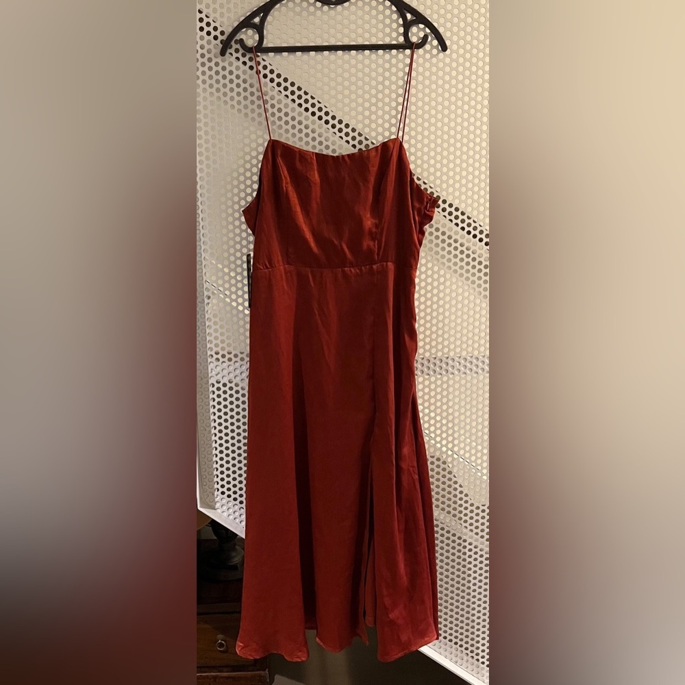Lulu’s Maribel Midi Dress Satin Effect Open Back Size Large in Rust Orange NWT - Picture 2 of 13